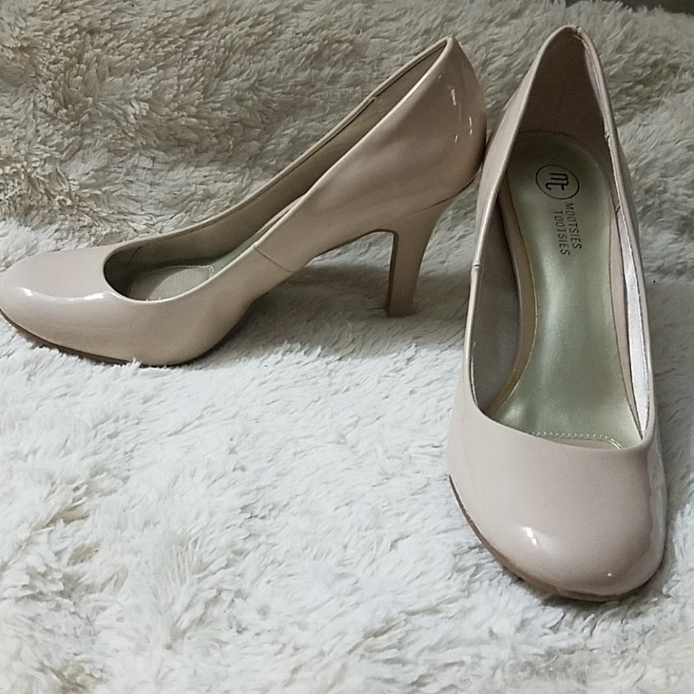 Nude heels / Mootsies Tootsies size 8.5